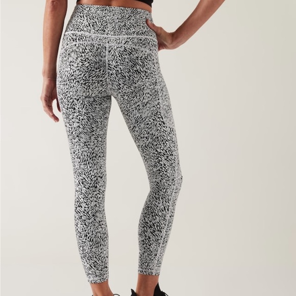 NWT Athleta Ultimate Stash Textured 7/8 tight - Picture 2 of 3